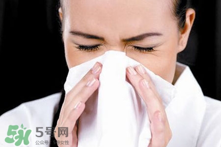 過敏性鼻炎能抽煙嗎？抽煙會使過敏性鼻炎加重嗎？