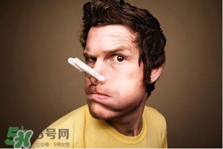 過敏性鼻炎能抽煙嗎？抽煙會使過敏性鼻炎加重嗎？