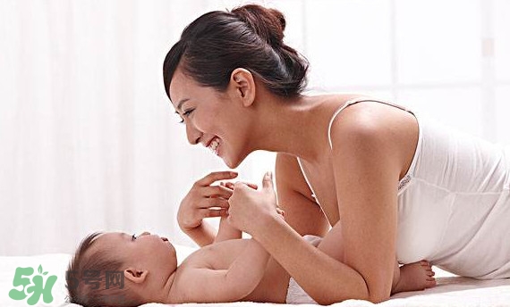 剛出生嬰兒面黃怎么辦？寶寶的臉黃怎么辦