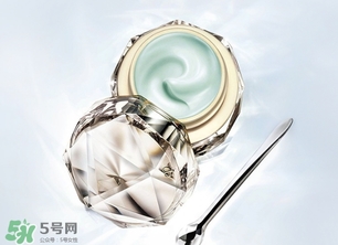 cpb眼霜適合什么年齡？cpb眼霜適合什么膚質？