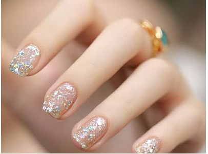 腳上的灰指甲怎么治療？腳上的灰指甲的治療方法