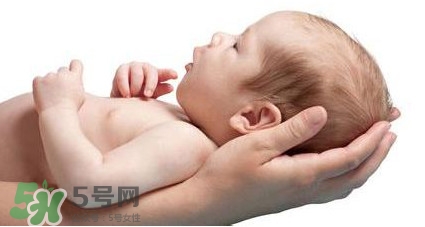 新生兒打嗝怎么辦？新生兒打嗝要怎么做