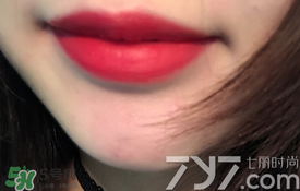 美寶蓮女皇色是哪個(gè)色號(hào)？美寶蓮女皇色口紅試色