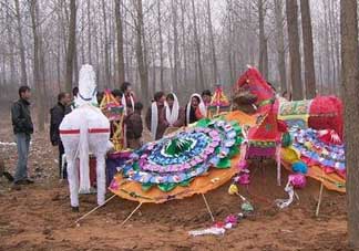 為什么新墳三年不能動土？新墳三年填土對誰不好？