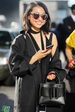 boyy皮帶包正品多少錢？boyy方扣包專柜價格