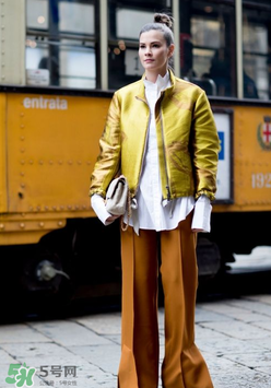 黃色外套搭配什么顏色好看？黃色外套怎么搭配好看？