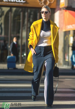 黃色外套搭配什么顏色好看？黃色外套怎么搭配好看？