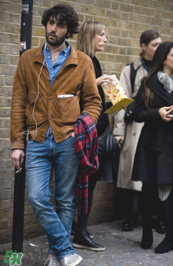 咖啡色外套配什么褲子？咖啡色衣服搭配什么褲子好看？