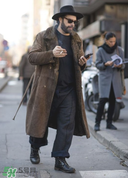 咖啡色外套配什么褲子？咖啡色衣服搭配什么褲子好看？