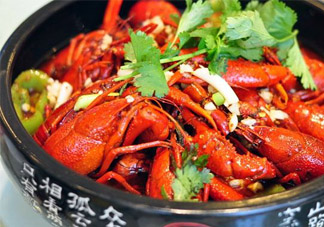 吃小龍蝦可以喝雪碧嗎？小龍蝦和雪碧能一起吃嗎？