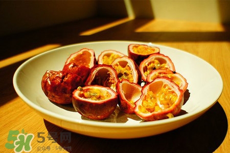 百香果好酸是沒熟嗎？百香果的味道是酸的嗎？