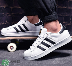 adidas貝殼頭正品多少錢？阿迪達斯貝殼頭鞋專柜價格