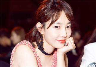 白百合長款白色外套是什么牌子？白百合長款白色外套是哪個(gè)品牌？