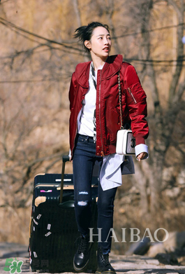 白百合紅色外套是什么牌子？白百合紅色外套是哪個品牌？