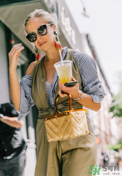 復(fù)古小箱子包包怎么搭配？小箱包怎么搭配好看？