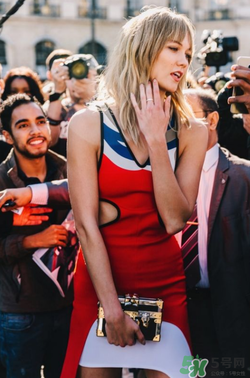 復(fù)古小箱子包包怎么搭配？小箱包怎么搭配好看？