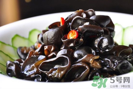 泡黑木耳用什么水泡？泡木耳用熱水還是涼水？