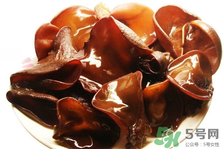 泡黑木耳用什么水泡？泡木耳用熱水還是涼水？