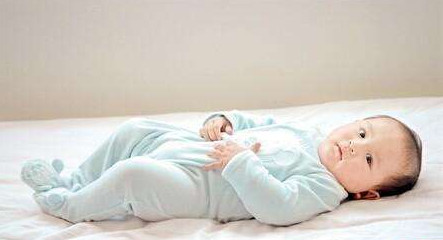 嬰兒預(yù)防針后多久洗澡？嬰兒打完預(yù)防針多久可以洗澡