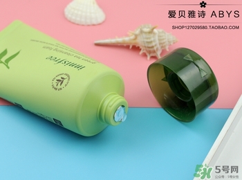 悅詩風(fēng)吟綠茶洗面奶適合什么膚質(zhì)？悅詩風(fēng)吟洗面奶適合油性肌膚嗎？