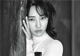 白百合紅色外套是什么牌子？白百合紅色外套是哪個(gè)品牌？