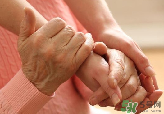 手腳發(fā)麻吃什么食物？手腳發(fā)麻吃什么藥最好