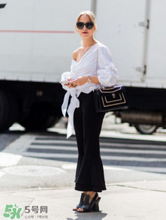 斜肩上衣怎么搭配？斜肩上衣怎么搭配好看？