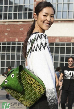 雙肩包怎么搭配？雙肩包怎么搭配好看？