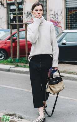 loewe puzzle怎么背好看？loewe puzzle怎么搭配好看？