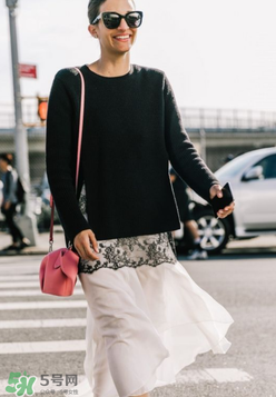 loewe大象包怎么搭配？loewe大象包怎么搭配好看？