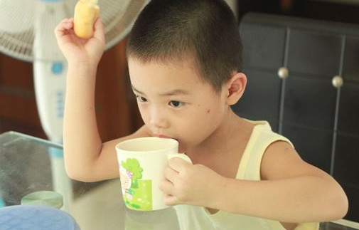 隔夜水為什么不能喝？為什么說隔夜的水不能喝