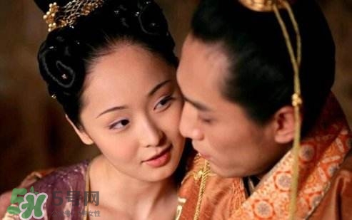 皇帝們的第一次給了誰？