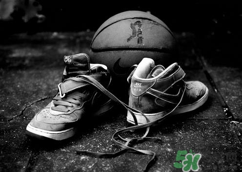 亞瑟士和耐克哪個好？asics和nike跑鞋哪個更好？