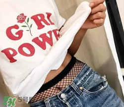 漁網(wǎng)襪牛仔褲怎么搭配好看？網(wǎng)襪破洞牛仔褲怎么搭配？