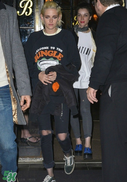 漁網(wǎng)襪牛仔褲怎么搭配好看？網(wǎng)襪破洞牛仔褲怎么搭配？