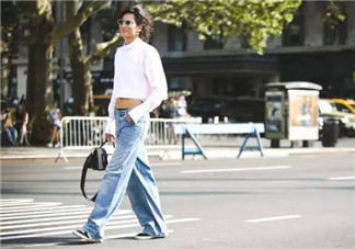 牛仔闊腿褲搭配什么鞋子？闊腿牛仔褲搭配什么鞋子好看？