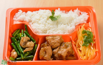 吃快餐抽兩瓶黑血是真的嗎？吃快餐血會變黑嗎？