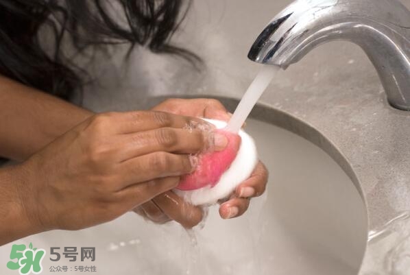美妝蛋可以用香皂洗嗎？美妝蛋可以用肥皂洗嗎？