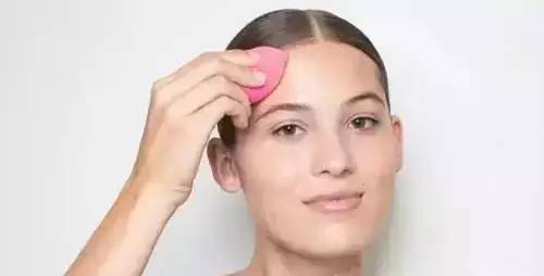 美妝蛋可以上隔離嗎？美妝蛋可以涂隔離霜嗎？