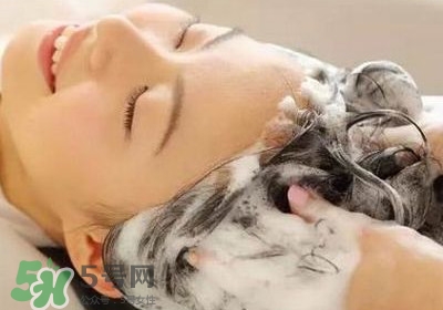 頭發(fā)掉的厲害怎么辦？頭發(fā)掉的厲害是什么原因