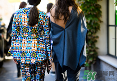 襯衫反著穿怎么搭配？襯衫反著穿怎么搭配好看？