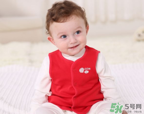 寶寶四月份穿什么衣服？四月份怎么給寶寶穿衣服？