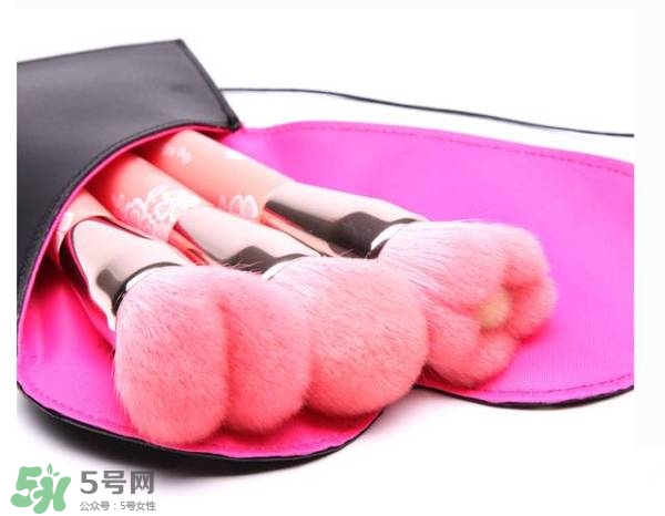 艾諾琪化妝刷怎么樣？艾諾琪化妝刷和受受狼哪家好？