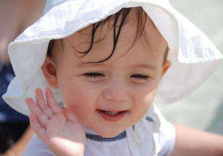 寶寶四月份穿什么衣服？四月份怎么給寶寶穿衣服？