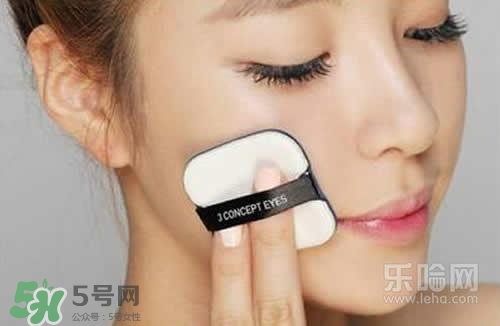 涂了隔離還要涂bb霜嗎？先涂隔離還是先涂bb霜？