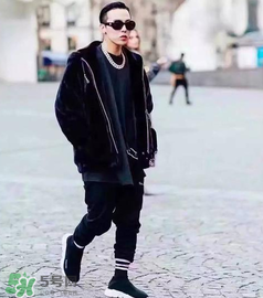 今年流行乾隆皇帝的鞋是什么牌子？乾隆皇帝同款鞋是哪個(gè)品牌？