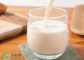 香椿可以和牛奶一起吃嗎？香椿和牛奶能一起吃嗎？