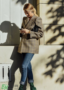 為什么今年流行趙四的西裝？趙四的西裝是什么樣的？