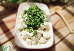 香椿拌豆腐可以隔夜吃嗎？隔夜的香椿拌豆腐能吃嗎？