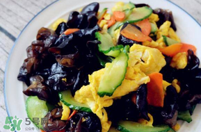 木耳和香椿能一起吃嗎？香椿能和木耳一起吃嗎？